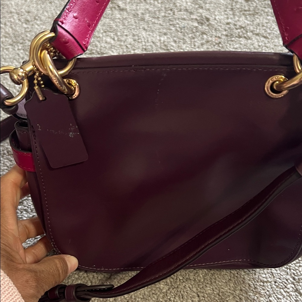 Coach Burgundy Leather Turnlock Shoulder Bag Gold HW Crossbody Pink Accent - Picture 6 of 11